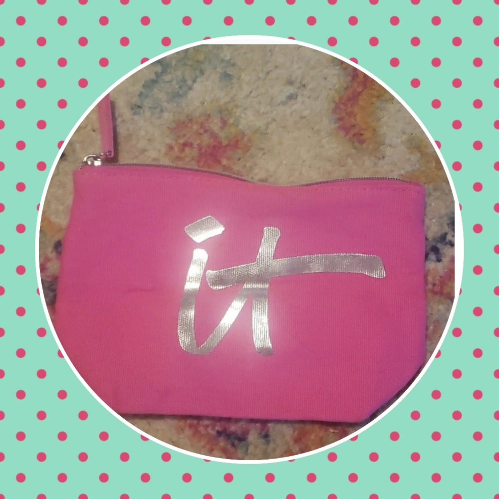 Brand new It Cosmetics makeup bag